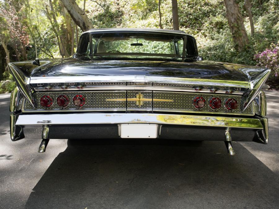  Lincoln Continental Mark V Convertible 1960 года  (фото 12 из 60)